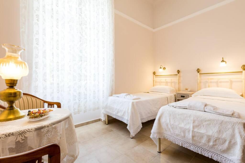 Neoclassical Flat With 2 Bedrooms In Piraeus Exterior photo